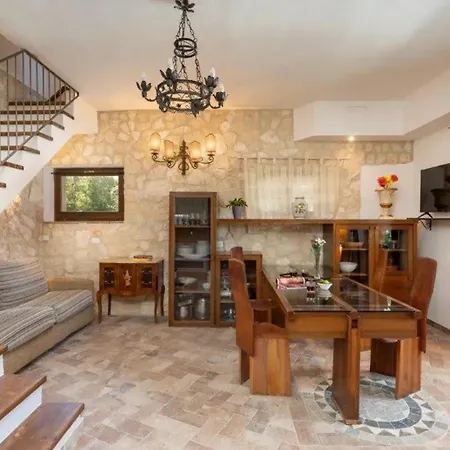 Charming In With Private Pool And Garden